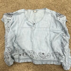 Used like new-Ariat Western Eden Cap Sleeve Light Blue Top Ruffled Edge SIZE XS